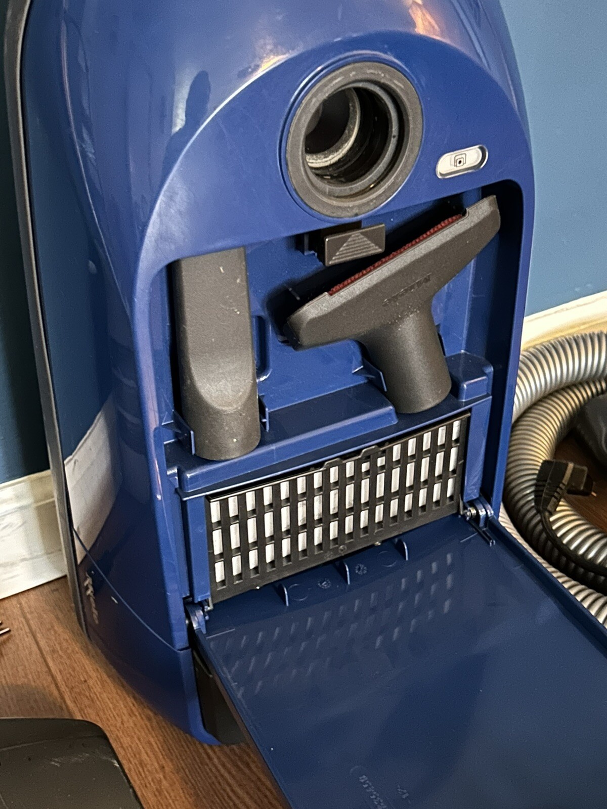 Miele Plus Canister Vacuum Cleaner S251i w/Electro Plus Powerhead Extra