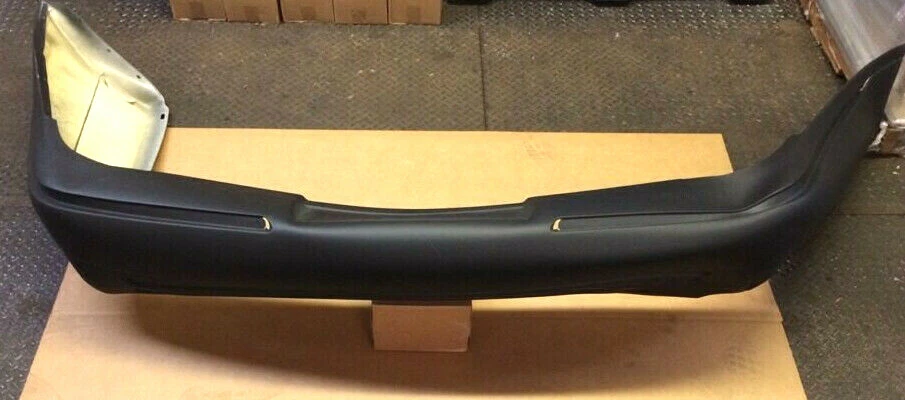 Tampa de para-choque traseiro Ford 1998-2011 Mercury Grand Marquis YW3Z17K835BA com primer fabricante de equipamento original - Imagem 2 de 3