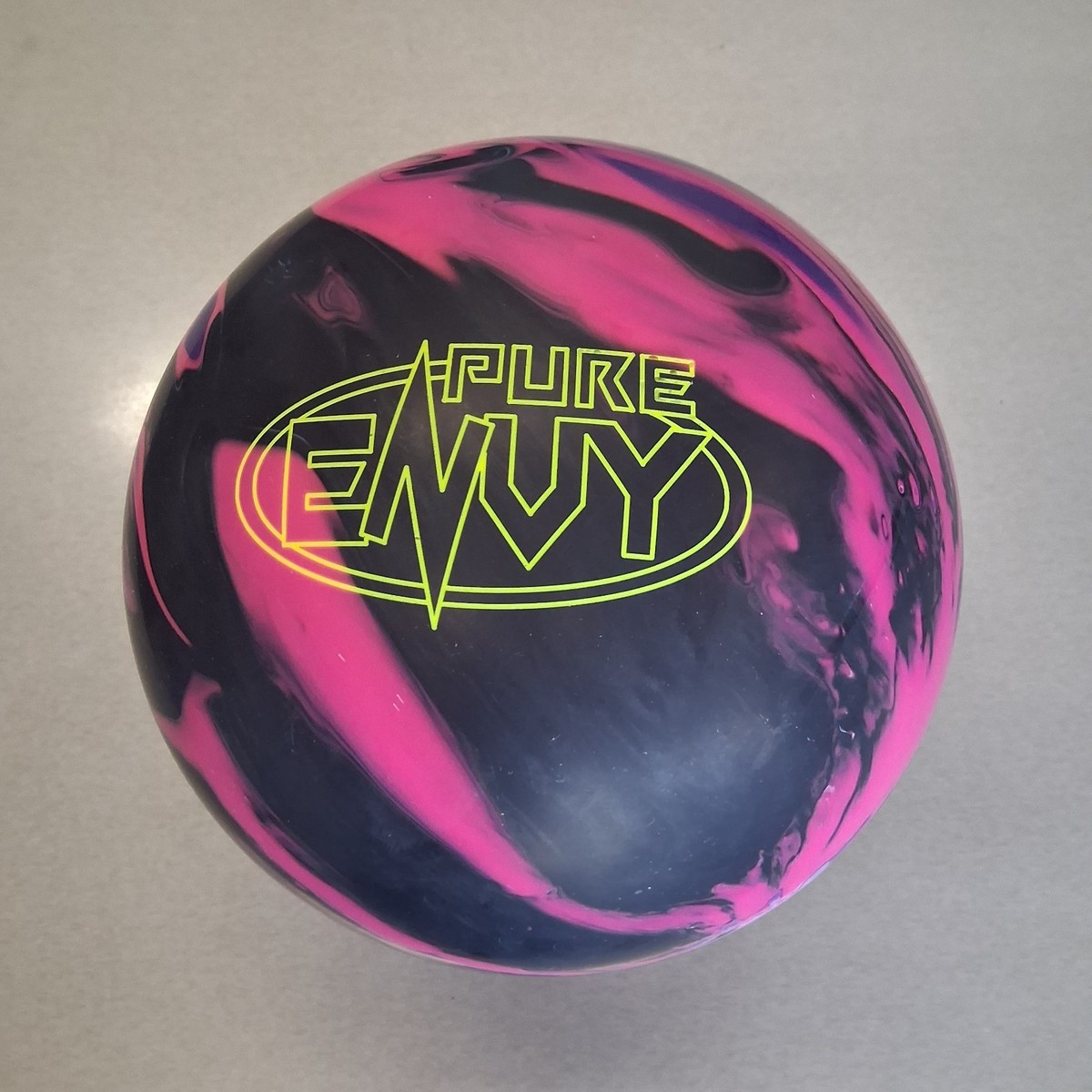 Hammer Pure Envy 1ST QUALITY bowling ball 15 LB new ball in the