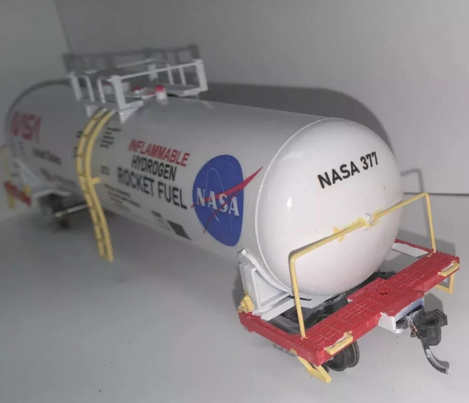 Roundhouse 50 ft custom HO NASA tanker..New kadees and steel wheels. tanker new - Image 4 of 4