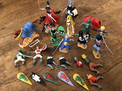 Timpo Toys Figuren Ritter Reiter Pferde Zubehör - Great lot with colour variants