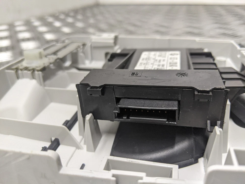 Luz interior trasera bmw 118i se e81 3 puertas escotilla 2010 9200943 Foto 3 de 3