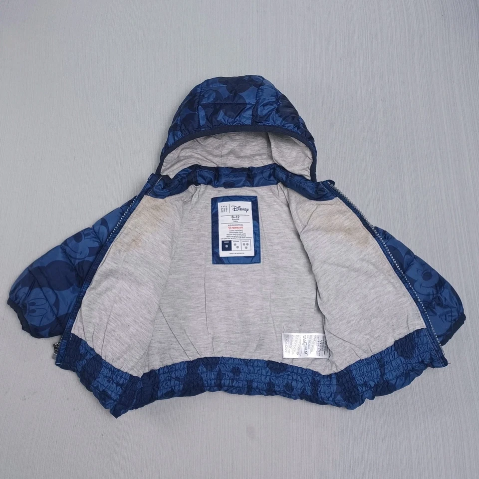 Chaqueta acolchada Baby Gap Disney Mickey Mouse azul niño talla 6-12 meses con capucha Foto 3 de 4
