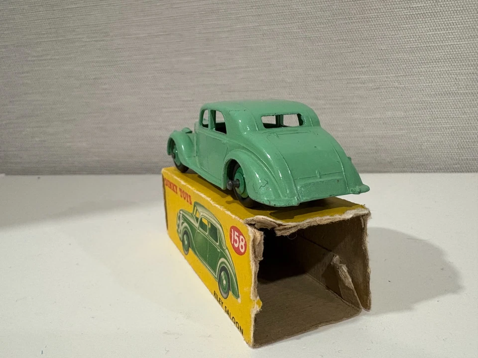 Dinky Toys 40a 158 Riley Salón verde con bujes verdes escala 1/43 hecho en Inglaterra Foto 2 de 3