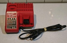Genuine MILWAUKEE 48-59-1812 M12 / M18 LITHIUM ION CHARGER. CLEAN TESTED