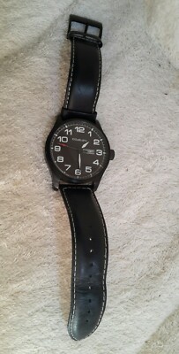 Grosse montre homme code 24 bracelet cuir noir PILE HS