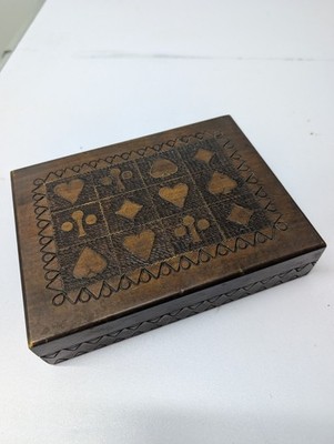 Vintage handgeschnitzte Holz Spielkarten Box Pyrographie Tramp Kunst Karte 2 Decks