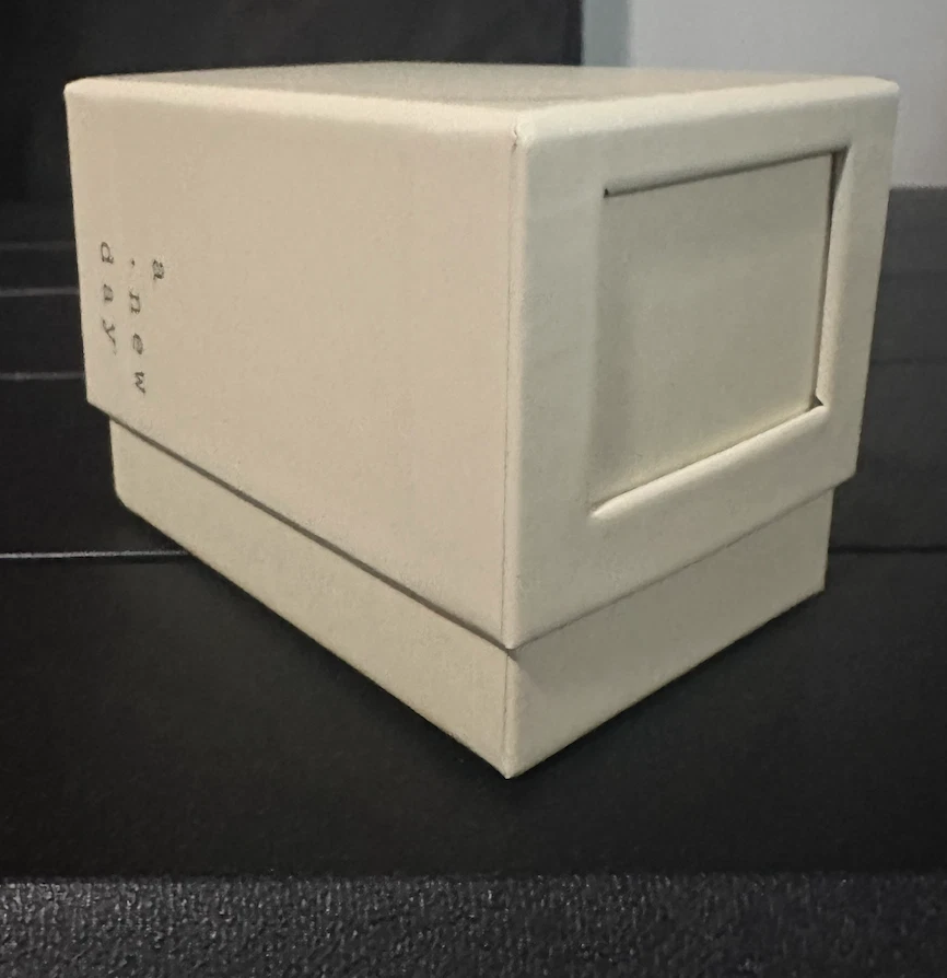 Reloj para mujer A New Day - esfera fácil de leer, correa de cuero marrón ajustable, NUEVO Foto 2 de 4