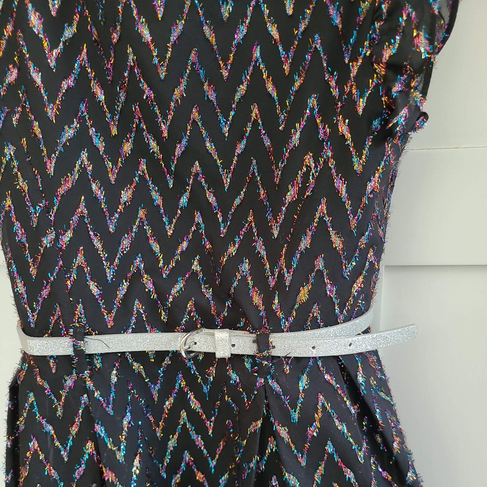 Black disco short sleeved Party Dress & Belt, Sparkly zig zag pattern, Age 8Yrs. image 3
