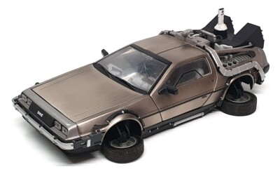 Sun Star 1/18 Scale DC12124F - De Lorean Back To The Future Part 2