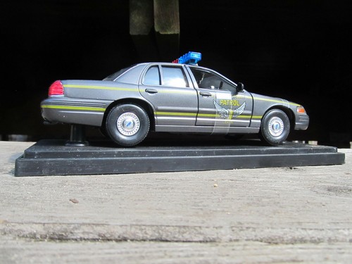 Classic Metal Works 1:24 1999 Ford Police Interceptor Ohio State Highway Patrol - Picture 6 of 12