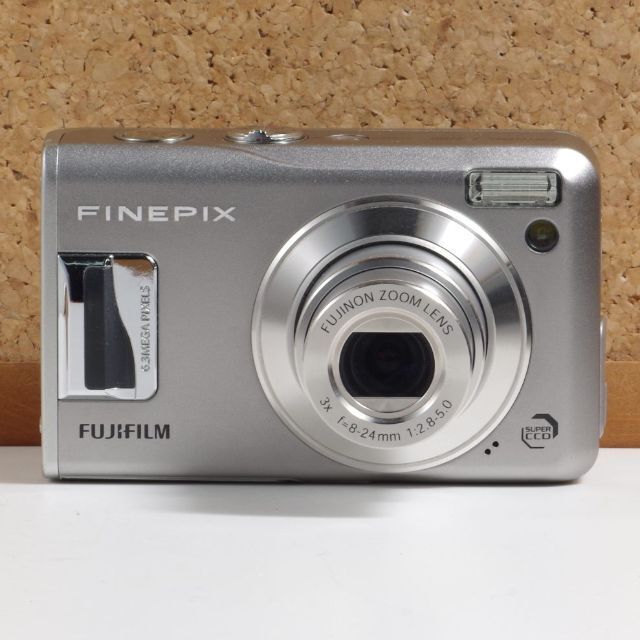 FUJIFILM FinePix F31fd デジタルカメラ シルバー Fujifilm FinePix F31 fd Silver 6.3MP Compact Digital Camera