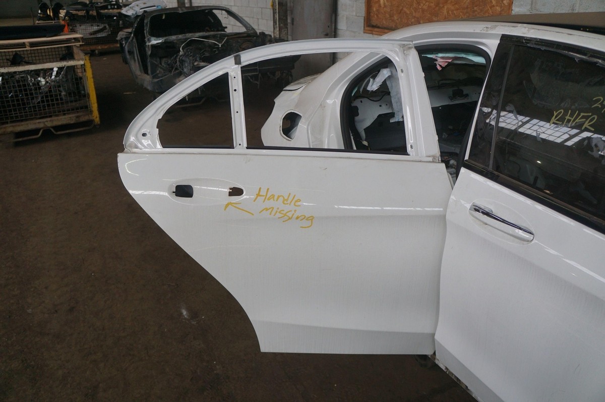 Rear Right Door Shell Polar White OEM 2057300205 Mercedes C-class