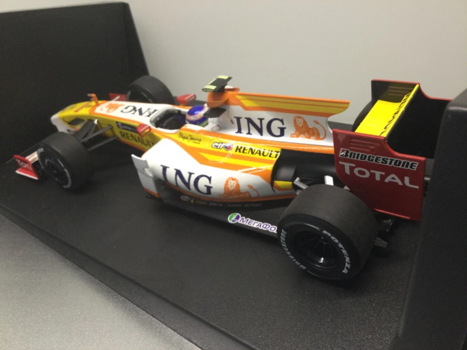 Minichamps 1:18 F1 Renault Team R29 R. Grosjean 2009 Modell Nr:  150 090108 - Image 3 of 4