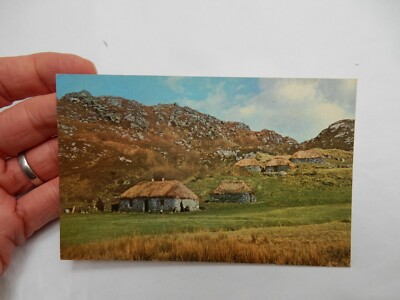 GLEN UIG MOIDART CROFT COTTAGES STROH 1960ER ÄRA POSTKARTE FOXED REVERSE