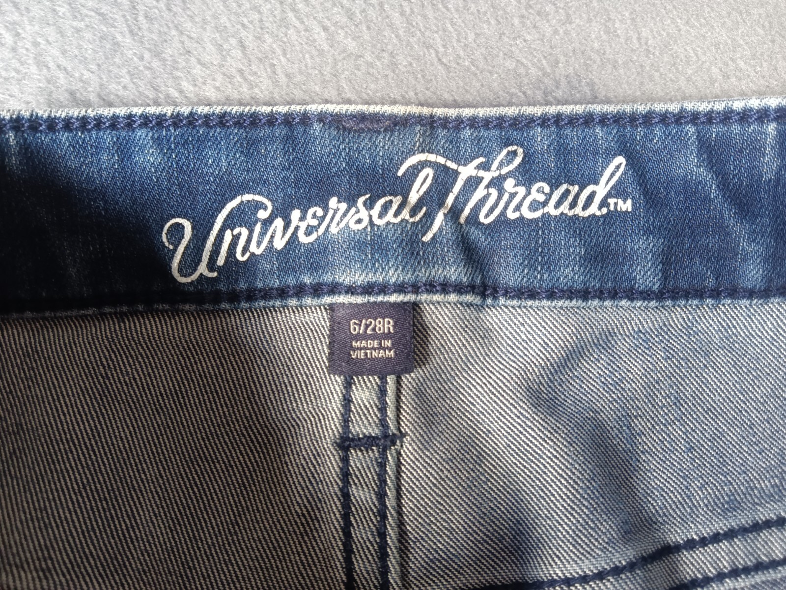 Universal Thread Women's Jeans Mid Rise Skinny Size 6/28R Distressed Blue