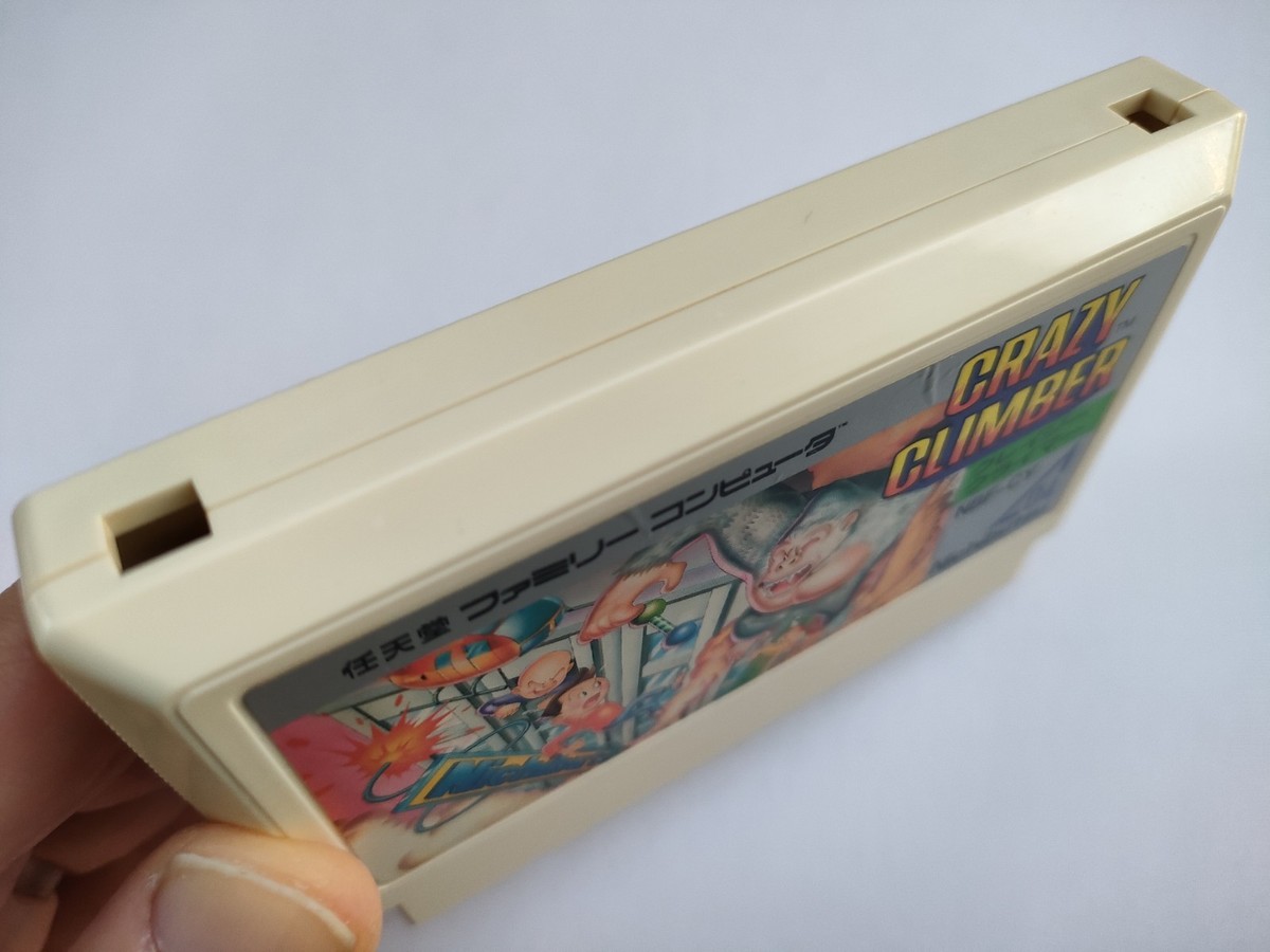Jeu Crazy Climber Famicom version japonaise avec bâton grimpeur testé Jeu Crazy Climber Famicom version japonaise avec bâton grimpeur testé