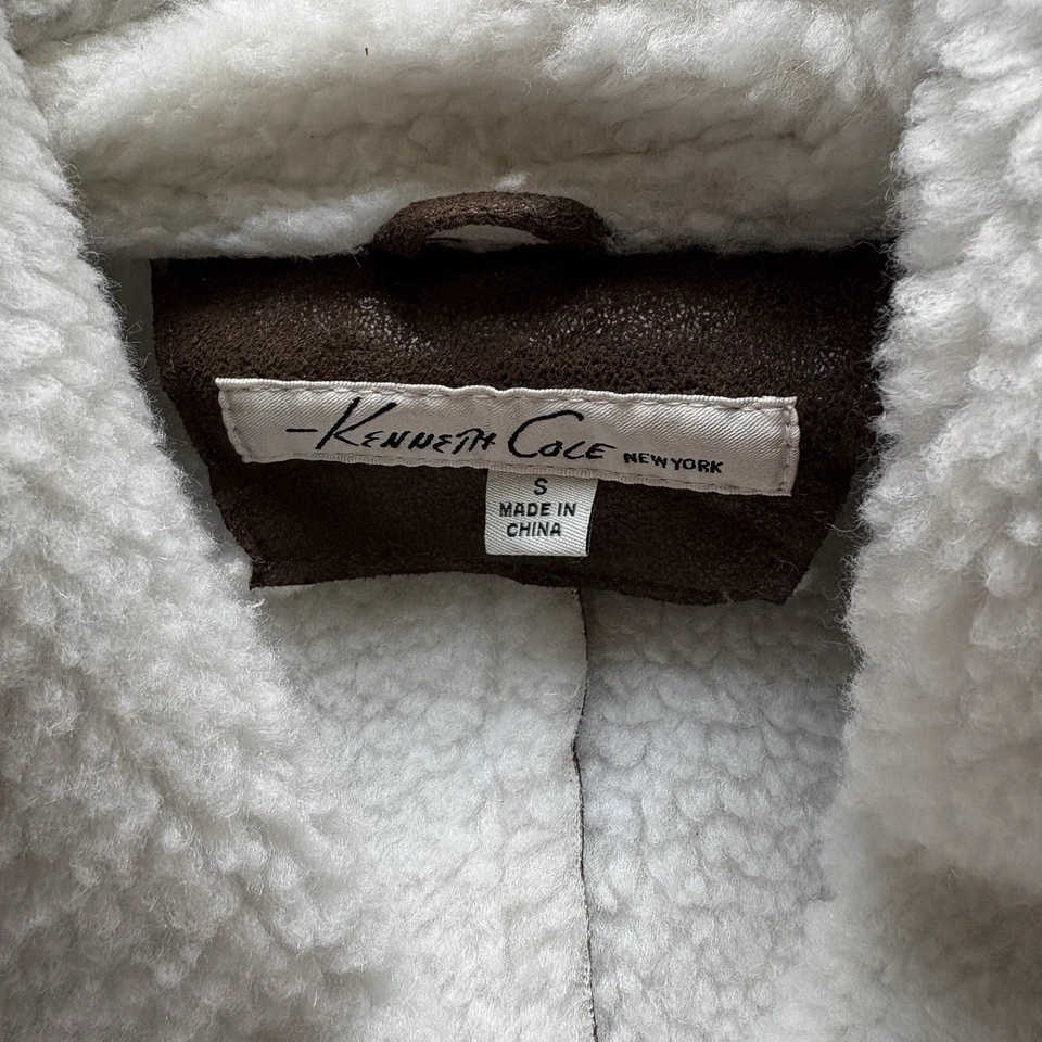 NUEVO CON ETIQUETAS Kenneth Cole Mujer’s Pequeño Marrón Imitación Cuero Gamuza Polar Piel Chaqueta Abrigo Foto 3 de 4