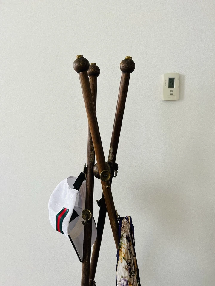 Antiguo soporte de salón victoriano de madera en caoba con accesorio de latón 63 pulgadas Foto 4 de 4