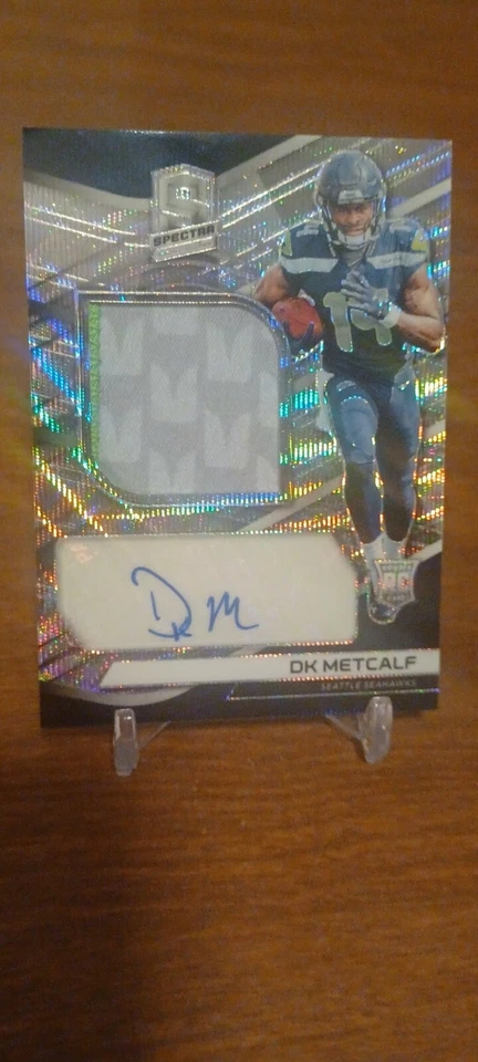 2019 PANINI SPECTRA DK METCALF ROOKIE PATCH AUTO SSP #15/25 🔥  VERY RARE 🔥 - Image 2 of 4