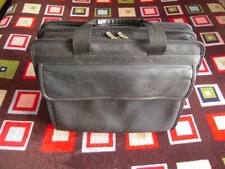 TARGUS TLNP1A BLACK NYLON SOFT CUSHION BRIEFCASE FITS UP TO 15" NOTEBOOK/LAPTOP