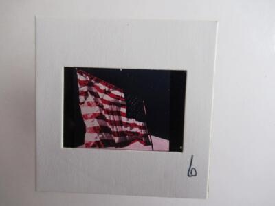 Astronomische 35mm Zelluloid Dia Apollo 17 Flagge mit Erde im Hintergrund