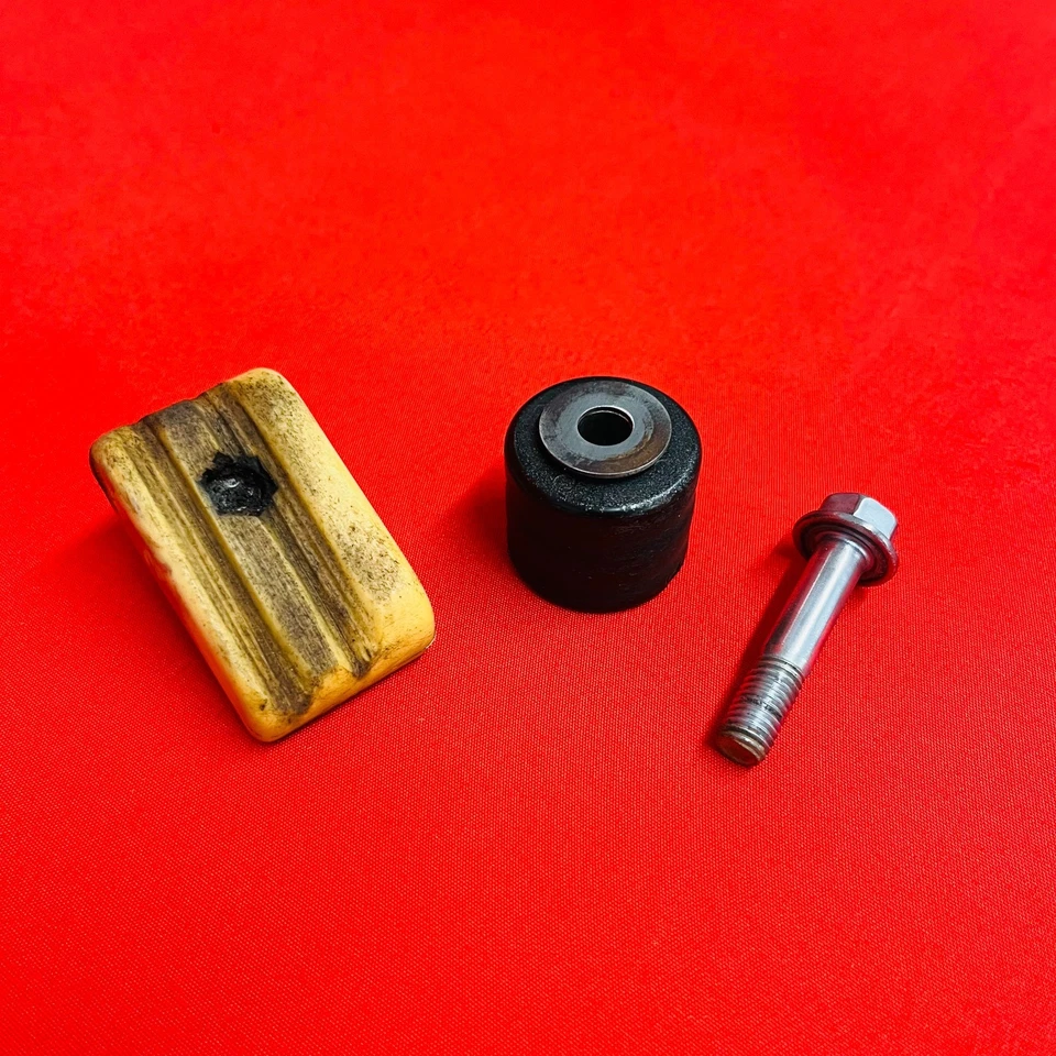 Guía de rodillos de rueda de cadena DRZ125 genuina OEM SUZUKI DRZ 125 L (2003-2019) Foto 2 de 4