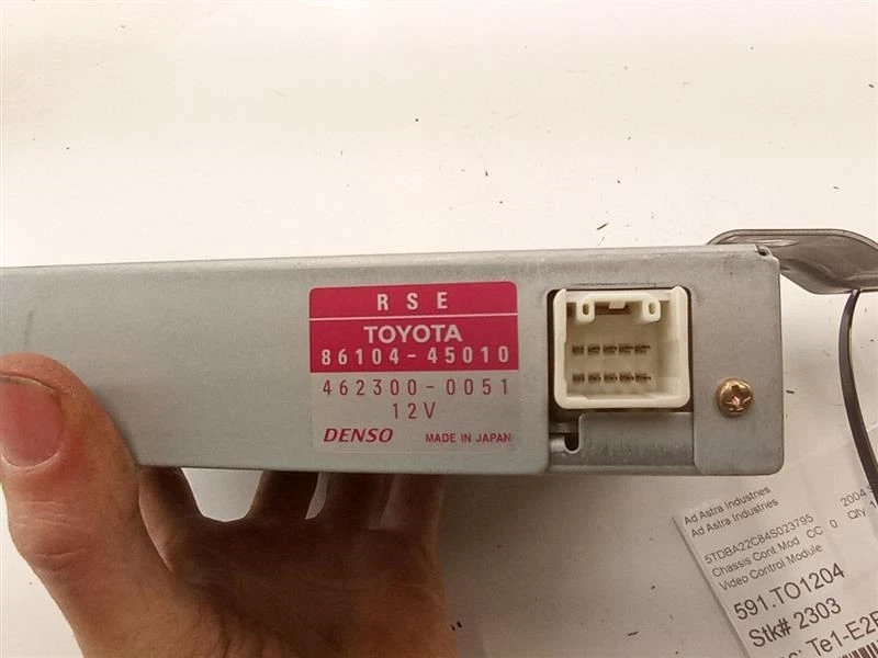 2004 05 06 2007 Toyota Sienna Rear TV DVD Video Contorl OEM 86104 45010 - Image 4 of 4