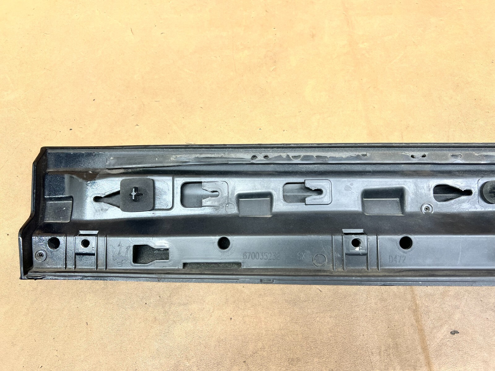 2017-2020 MASERATI LEVANTE REAR LEFT SIDE EXTERIOR DOOR LOWER MOLDING TRIM OEM