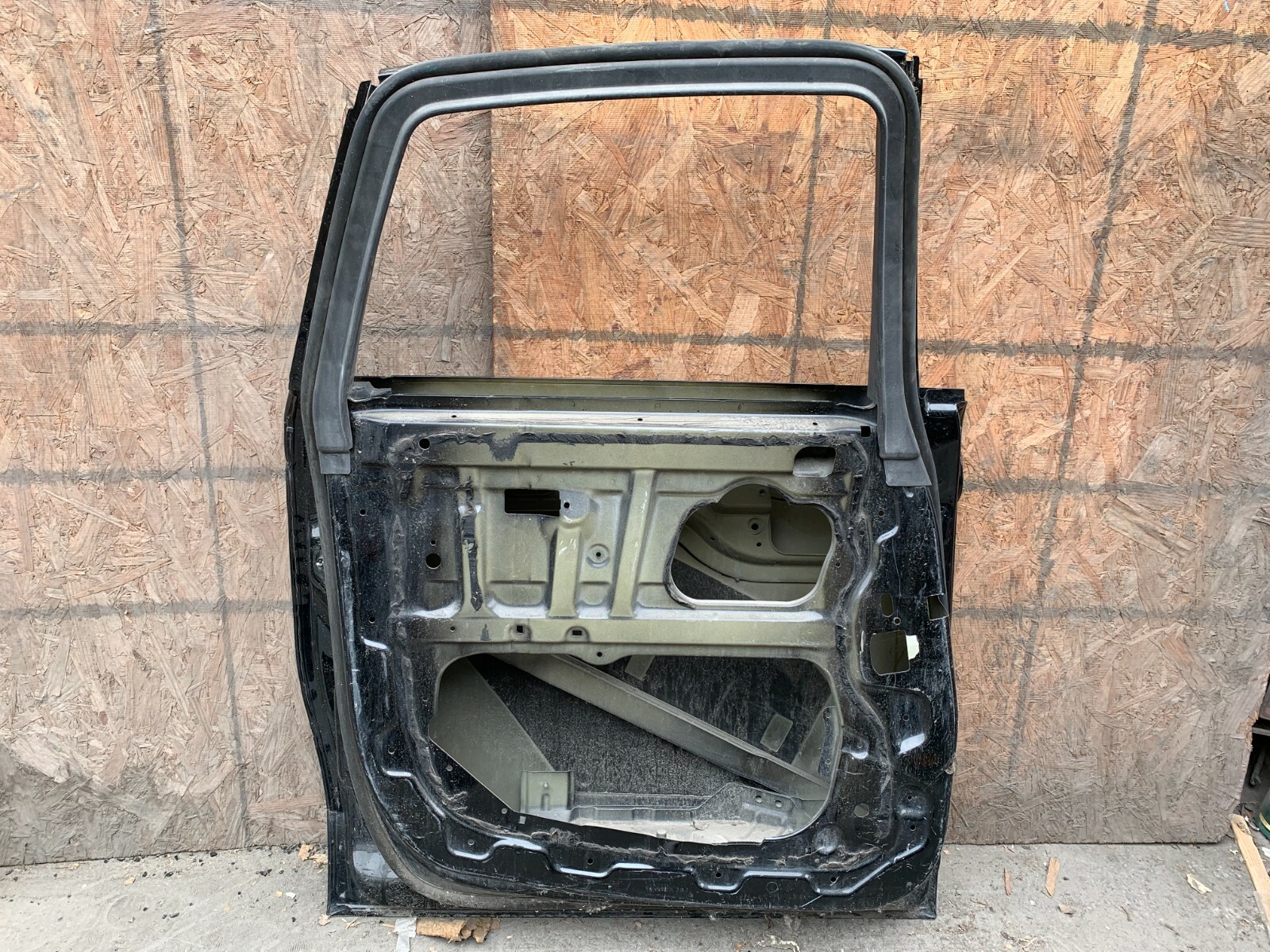 2010 2011 2012 2013 104 2015 2016 2017 2018 2019 ROLLS ROYCE LEFT REAR DOOR OEM