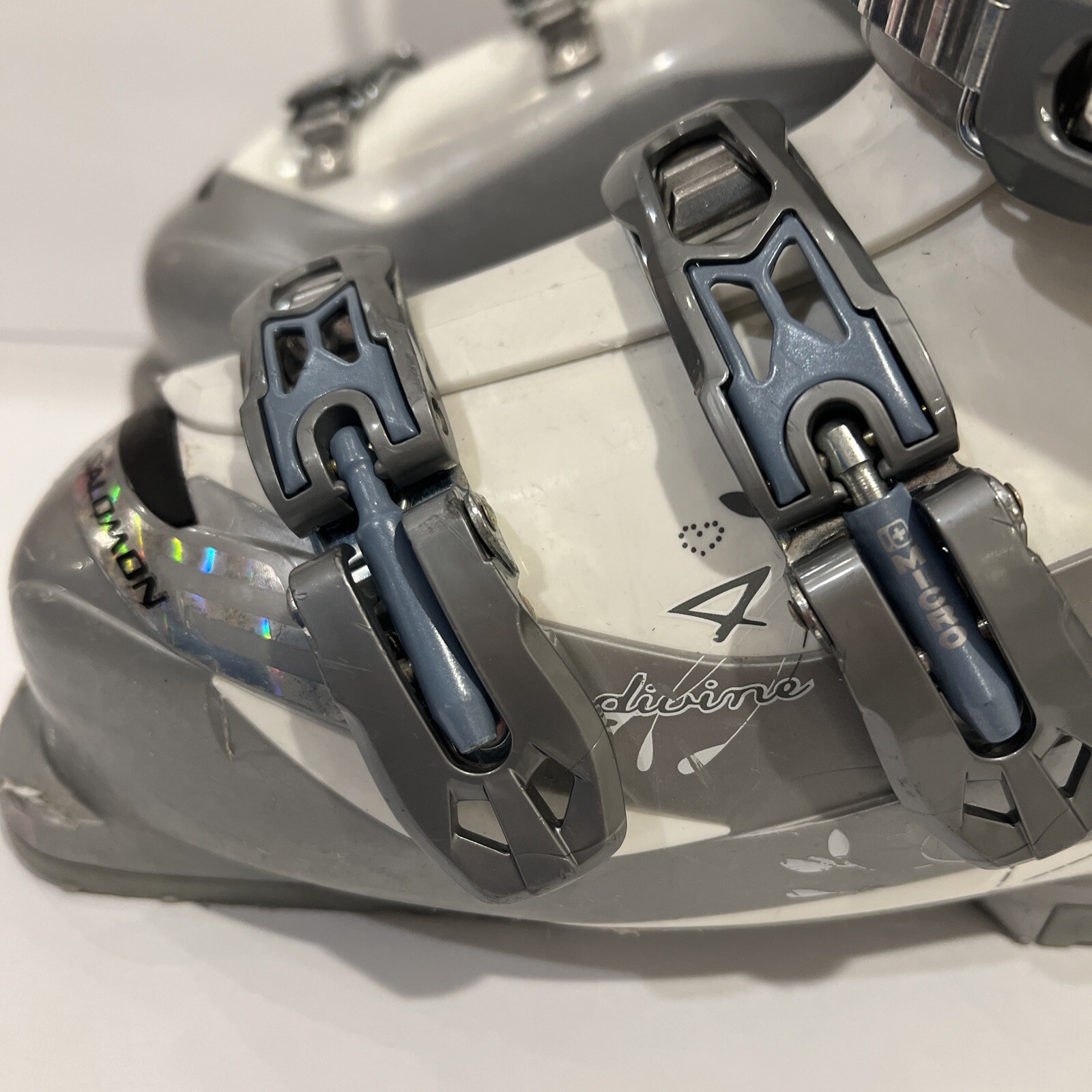 Scarponi da sci donna Salomon Divine 4. Mondo argento bianco taglia 25