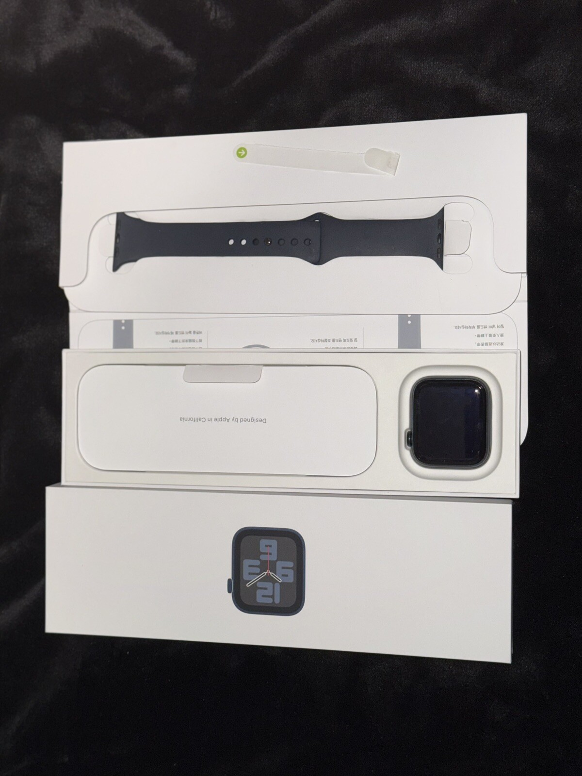 Apple Watch SE 2 44mm GPS Midnight with M/L Midnight Sports Band  -image