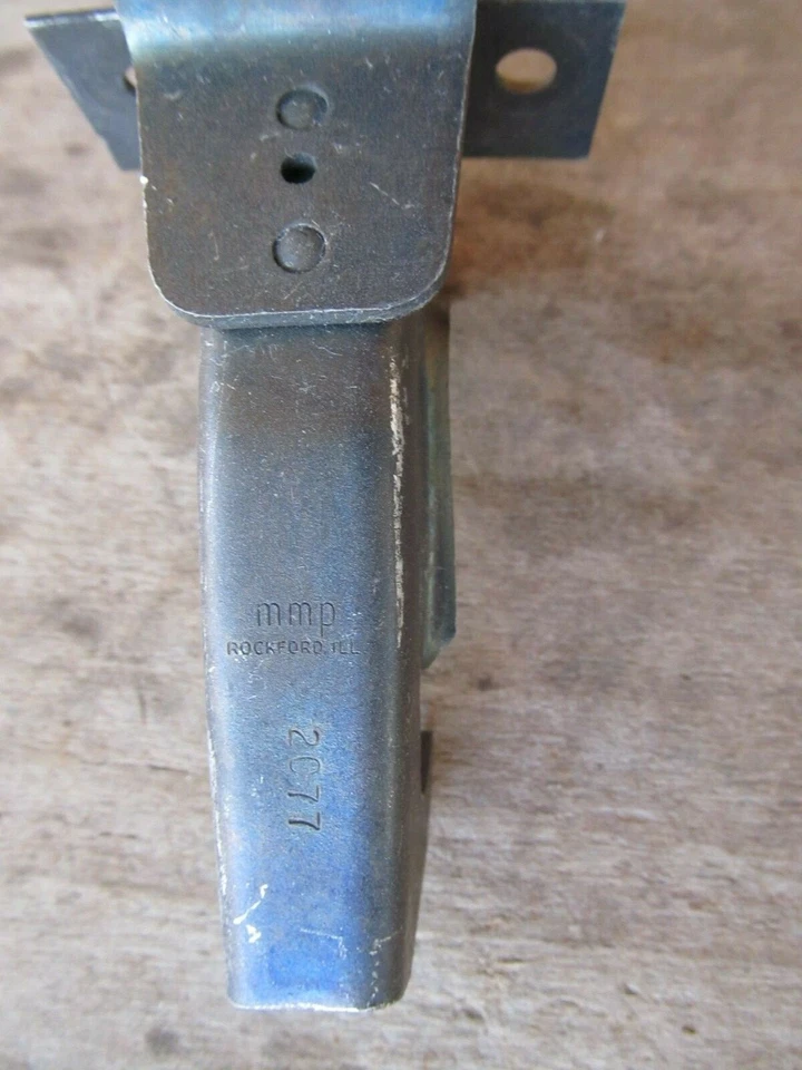 Dodge Coronet Hood Mopar 1968 pestillo secundario con fecha 2077 re-chapado Foto 2 de 4