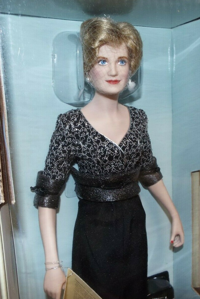 Franklin Mint Diana Princess Of Whales Porcelain Portrait 17