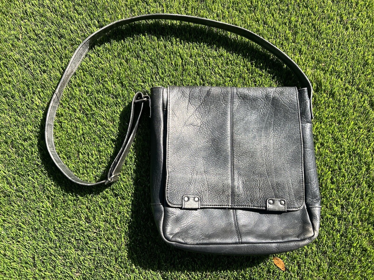 distressed leather computer backpack le donne Laptop The Handmade Store grain leather backpack designed for everyday use.Spacious 20L capacity with multiple compartments for easy organization.Comfortable Le Donne Leather DS-01-Choc Distressed