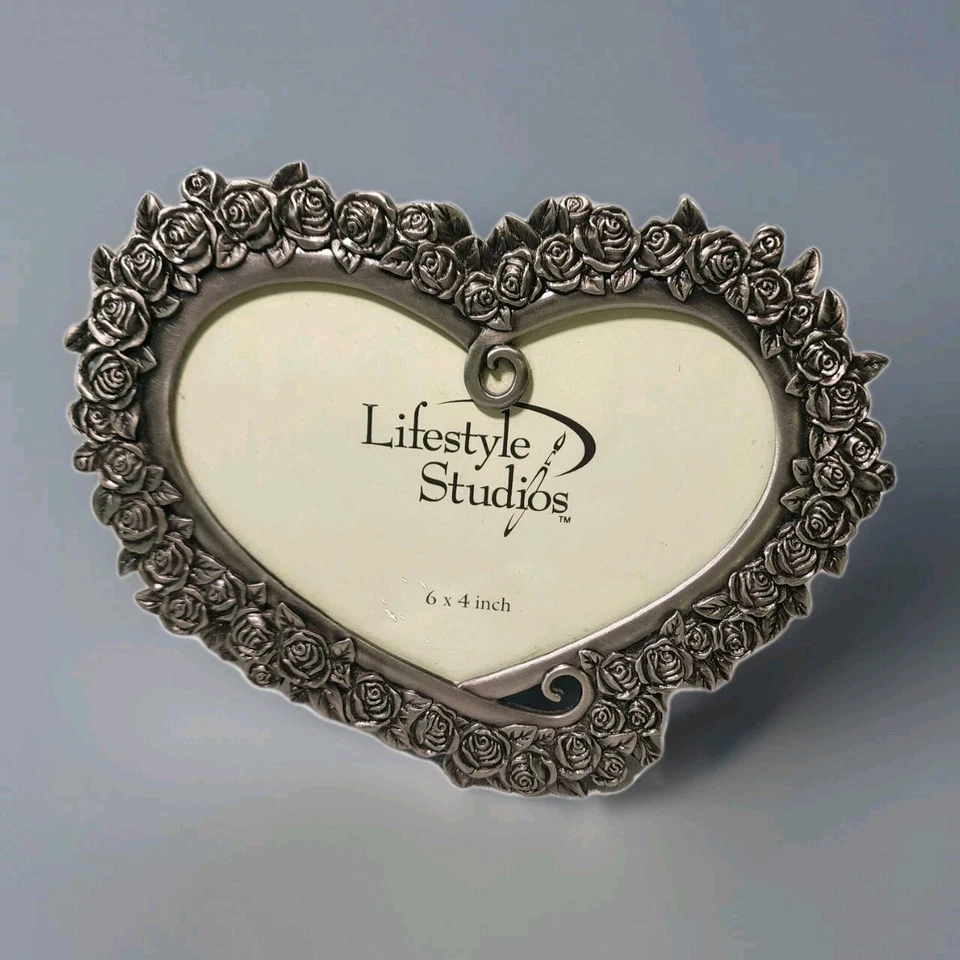 Marco de fotos corazón Lifestyle Studios caballete adornado trasero aspecto de peltre 6x4" Foto 2 de 4