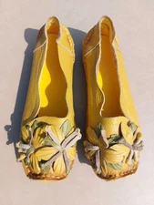 Womens Yellow/Mustard Socofy Leather Flex Slip Ons Floral Size 260 US Size 9