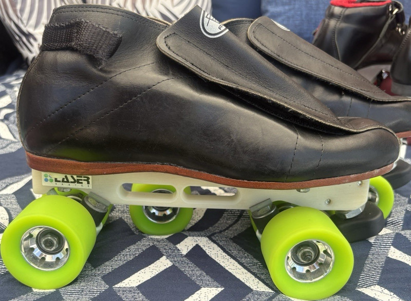 Riedell Classic Men's Size 11 Black Leather Quad Roller Skates Neon Green Wheels