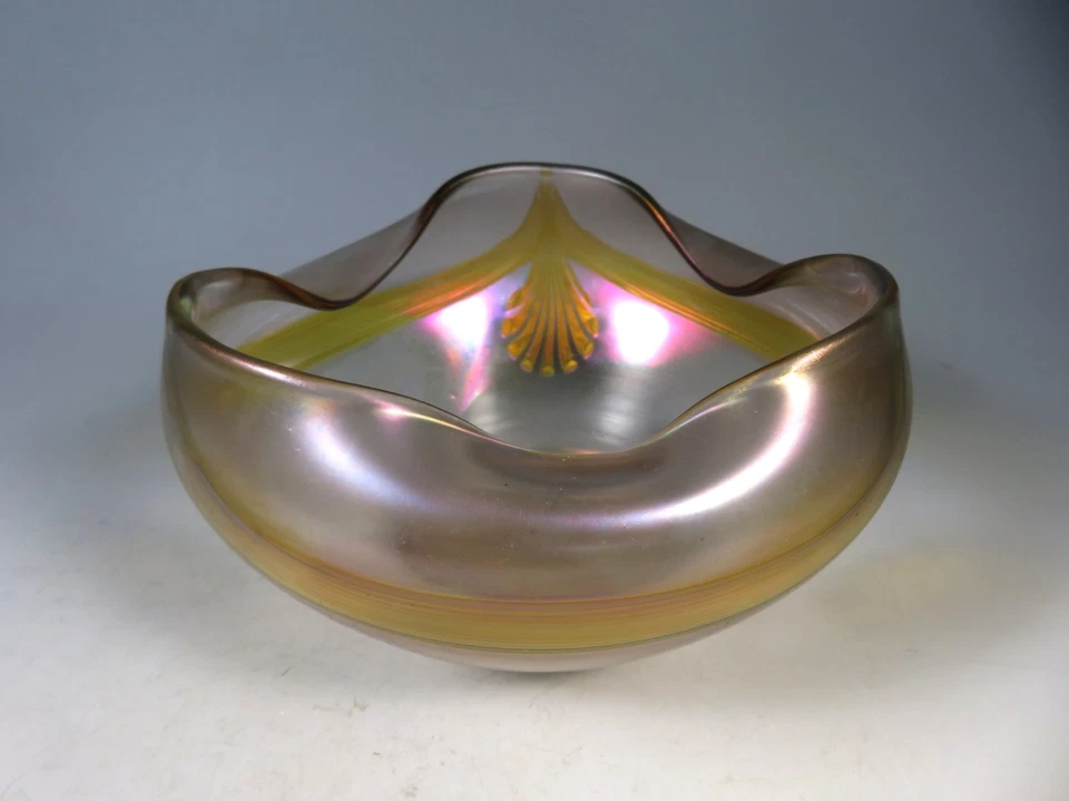 ANTIQUE LOETZ FESTOONS AND SHELLS IRIDESCENT GLASS BOWL - Image 4 of 4