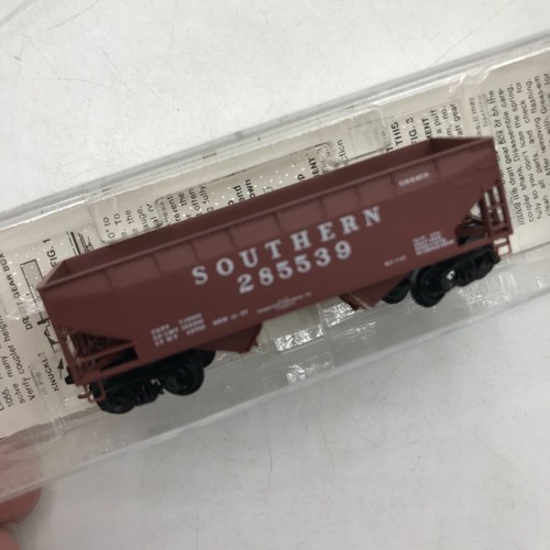N Scale Micro Trains Line Twin Bay Hopper Car 55330 - Picture 2 of 12