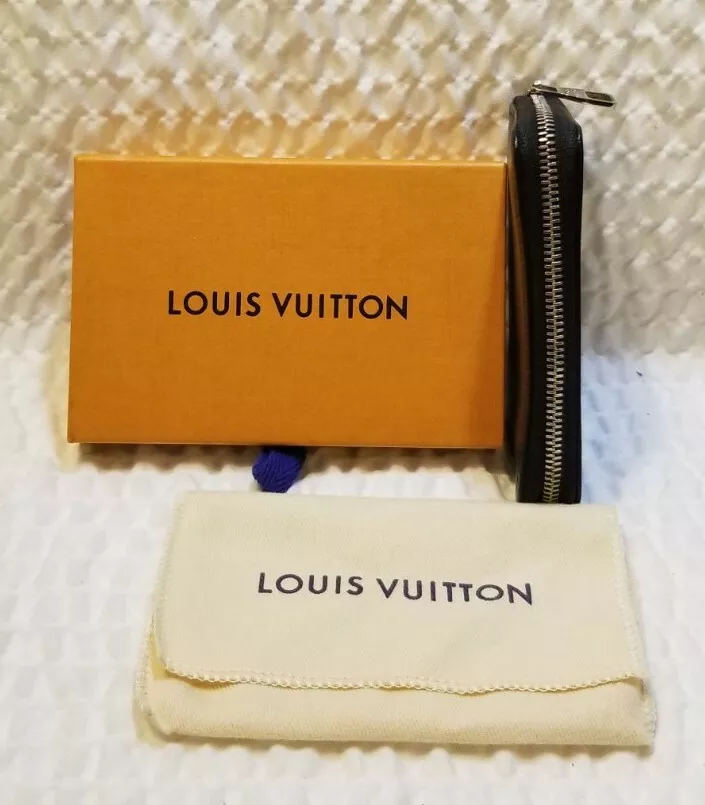 Authentic Louis Vuitton Men's Wallet W/Box and the pouch, Black with a  logo