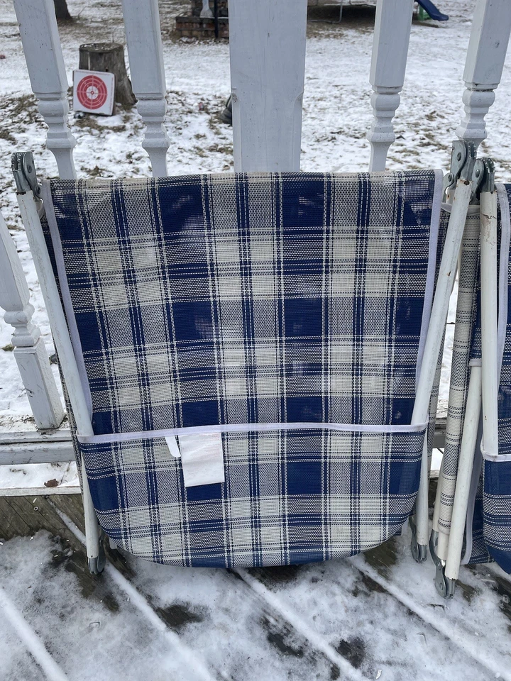 Sillas de playa vintage plegables de aluminio chaise lounge césped azul blanco a cuadros (2) Foto 2 de 4