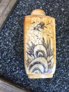 ANTIQUE ORIENTAL CHINESE CARVED BOVINE BONE SNUFF OR PERFUME BOTTLE