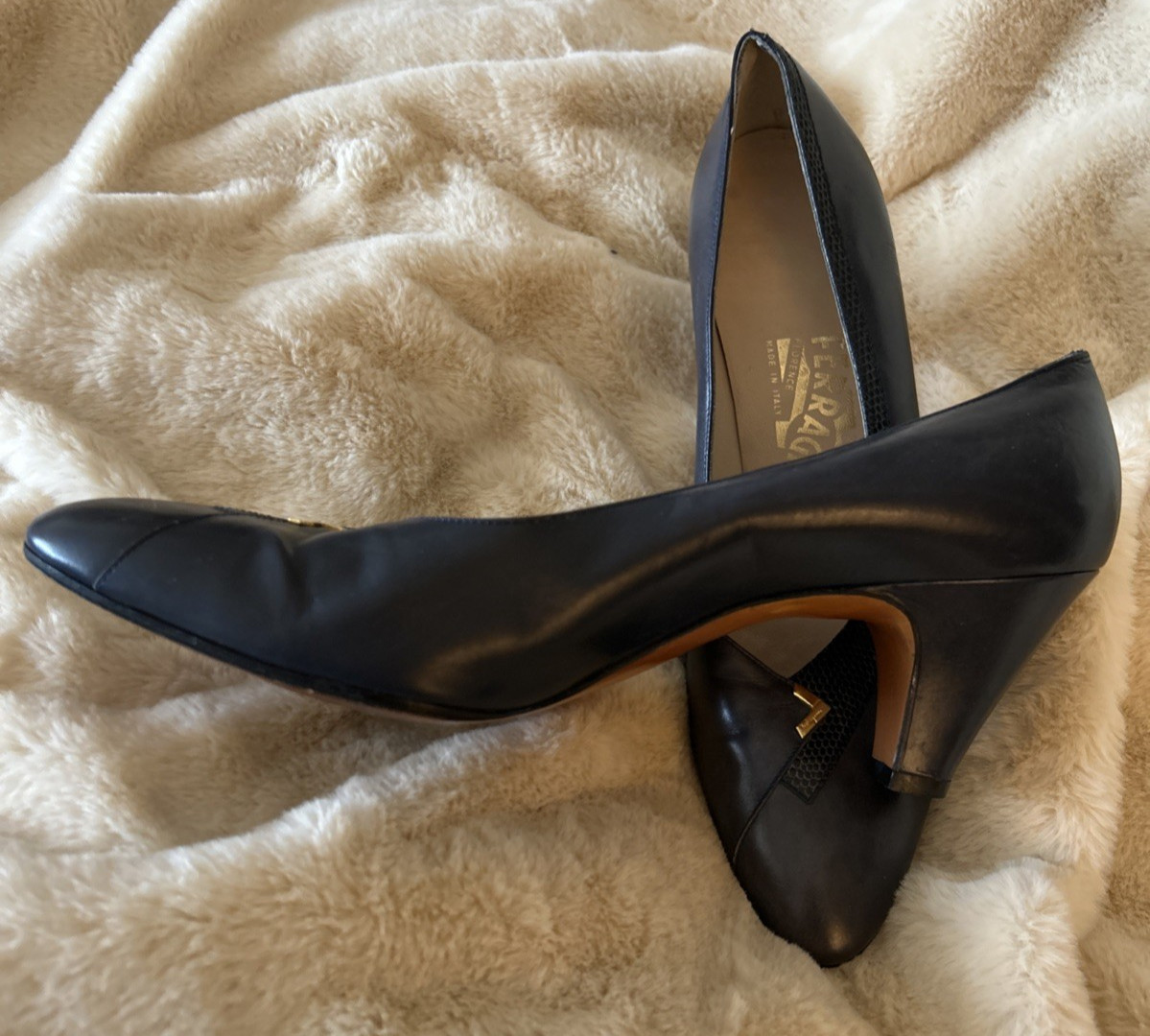 Salvatore Ferragamo Vintage Court Shoes Leather Size 8 AA  (Smallish Size) 5