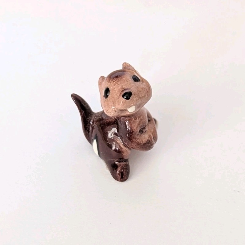 Vintage Hagen Renaker Chipmunk Baby Seated Acorn Miniature Figurine A-334 