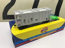 Athearn Ho Scale Louisville & Nashville PS 2 Bay Covered Hopper RD #201539 RTR