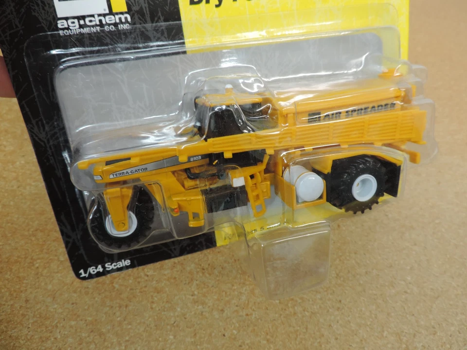 Terra-Gator 8103 Dry Air Spreader ERTL 1/64 Ag-Chem diecast farm toy B15 Z - Image 2 of 4