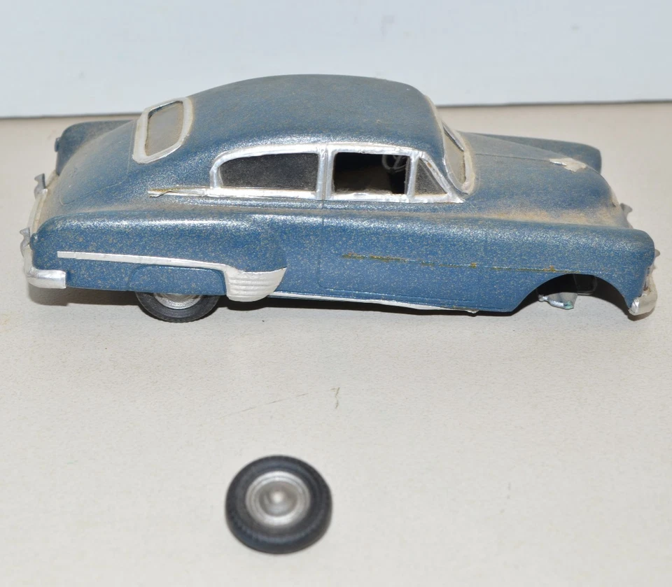 Vintage Pyro 1952 CHEVY FAS-BACK Model Car Built Up Junkyard Parts Lot 1/32 - Image 3 of 4