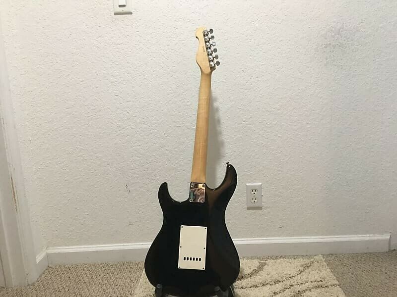 Yamaha EG112c Black Solidbody Electric Guitar | eBay Yamaha EG112c Black Solidbody Electric Guitar | eBay