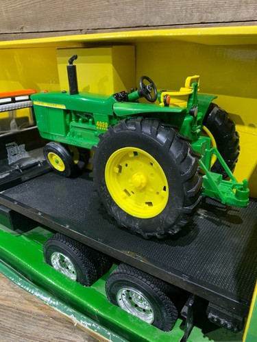ERTL Big Farm, 4020 Tractor with Peterbilt Model 367, 1:16 Scale, NIB - Picture 4 of 8